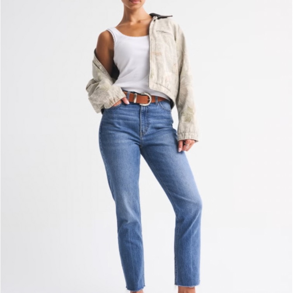 Abercrombie & Fitch Curve Love Ultra High Rise Ankle Straight Jean Size: 26